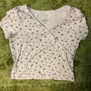 Wrap V-neck Cropped tee